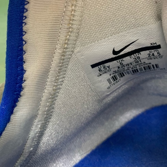 - Nike LeBron Soldier 11 Ultramarine Y 6.5 White Salmon Blue - Picture 10 of 10